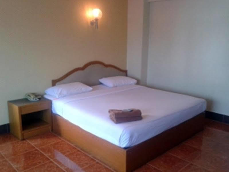 Cherry Hotel Pattaya Extérieur photo